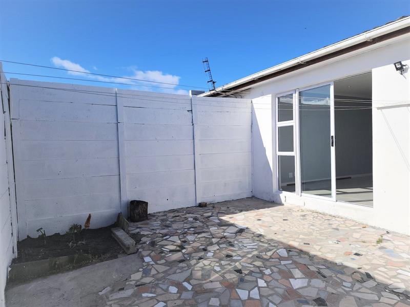 2 Bedroom Property for Sale in Lotus River Western Cape